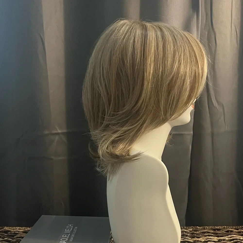 Raquel Welch Upstage
Pale Golden Honey RL16/88 - Picture 3 of 10